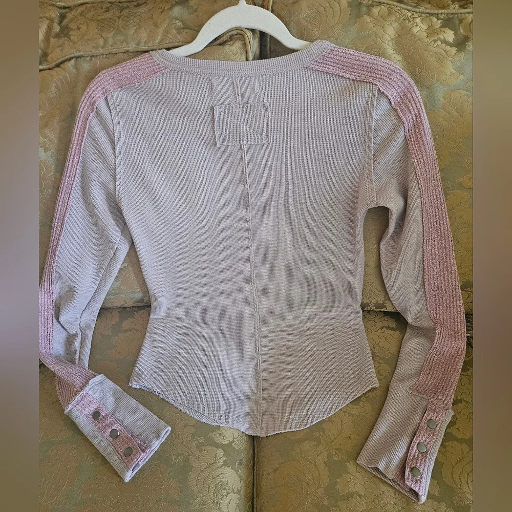 NWOT FREE PEOPLE We the Free Top Womens Tasha Thermal PinkTwo Tone Snap Cuffs - Picture 2 of 10